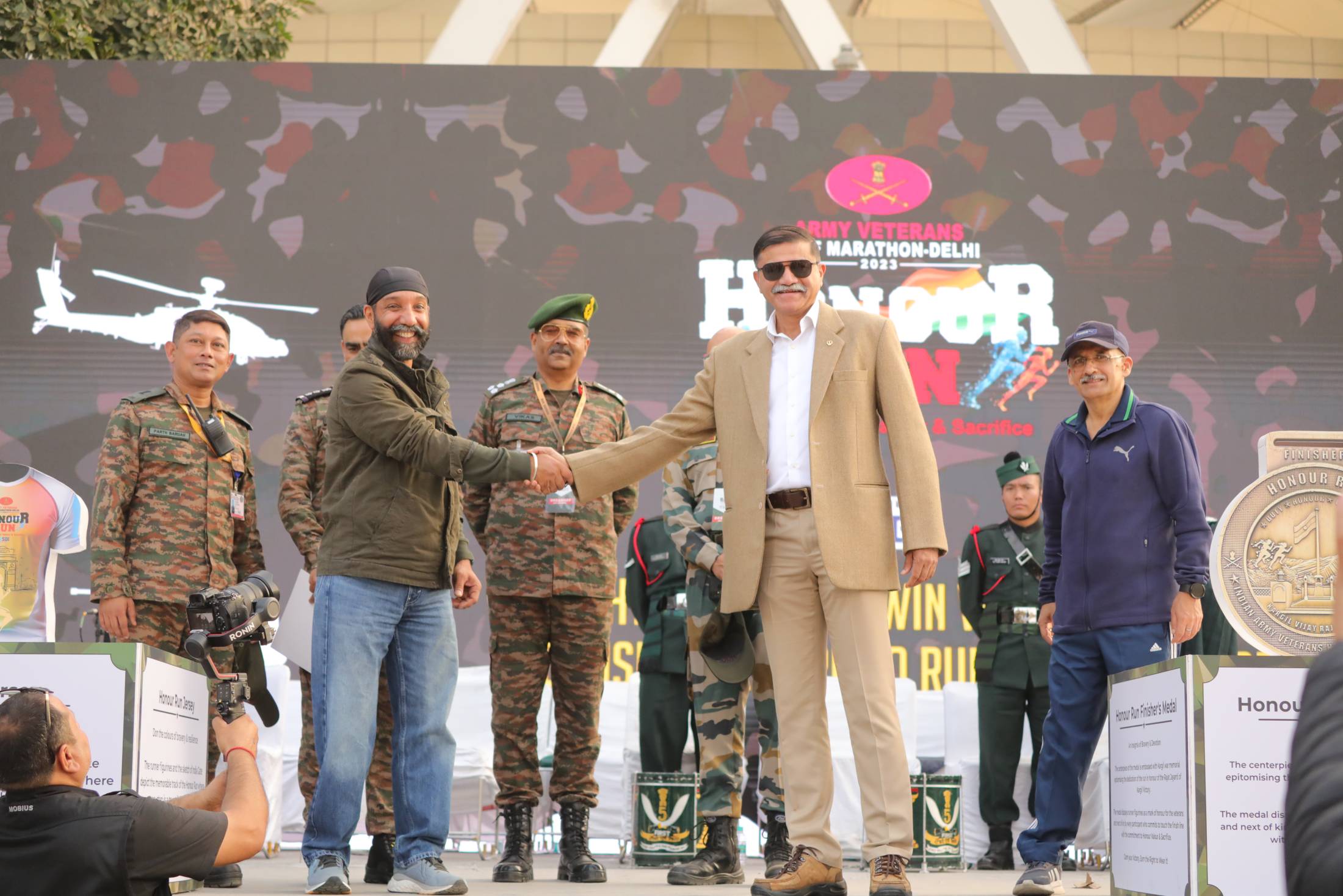 Honour Run - Major D P Singh with the Adjutant General of the Indian Army